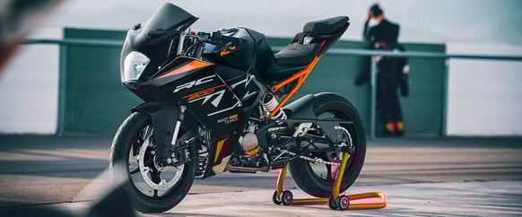 PHO_STAGE_KTM-supersport-rc-200-2024-model-page-header_#SALL_#AEPI_#V1