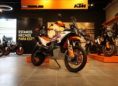 KTM 890 Adventure R | Adventure extrema con ADN Dakar