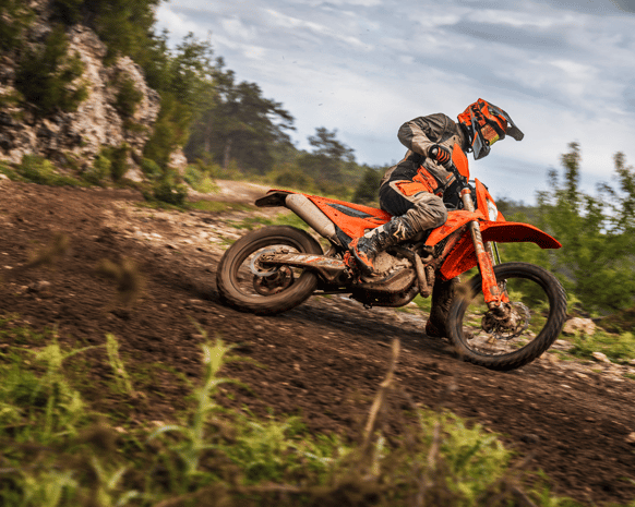 PHO_STAGE_MY25-KTM-350-EXCF-SIXDAYS-STAGE_#SALL_#AEPI_#V2-1