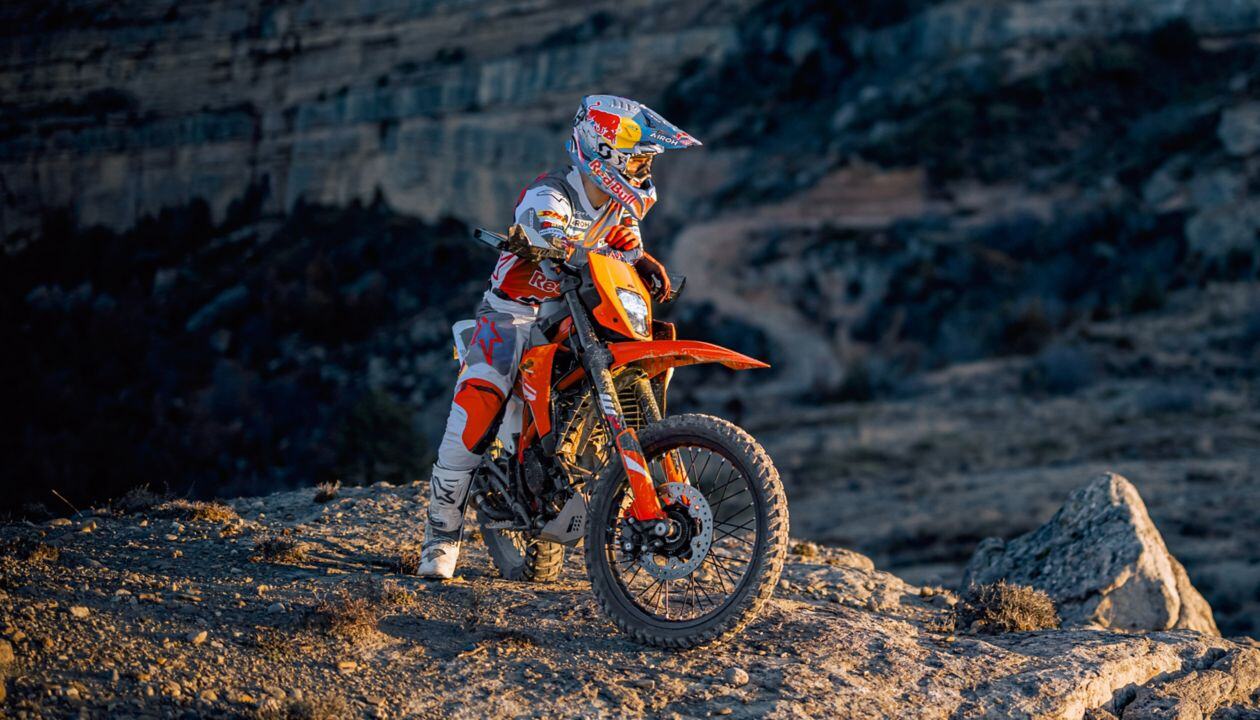Dual-sport-KTM-enduro-r-action-image-9_Large