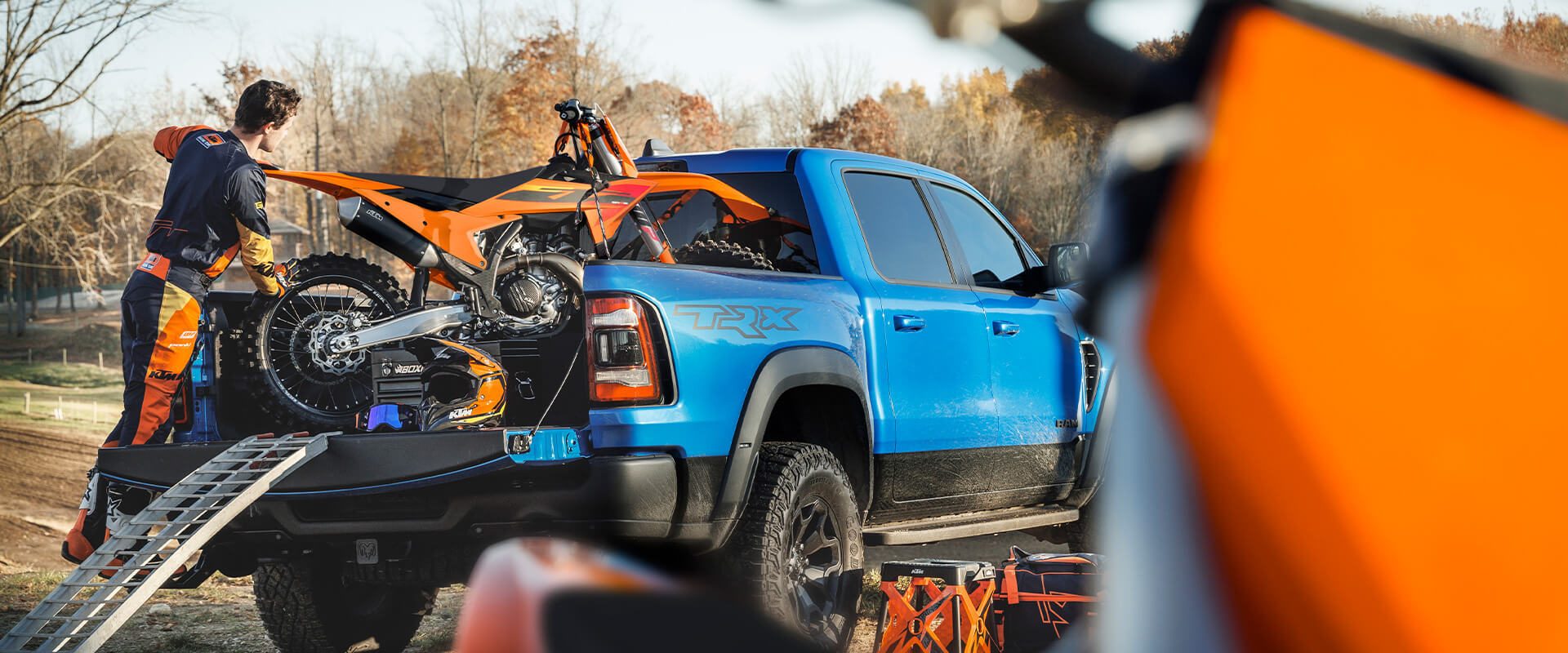 PHO_BIKE_DET_MY25-KTM-450-SX-F-Action-5_#SALL_#AEPI_#V1